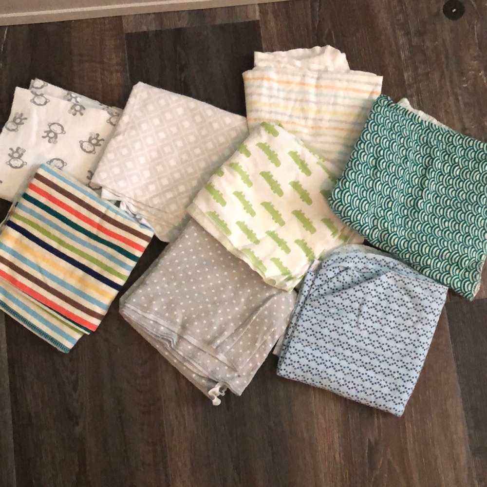 8 receiving blankets